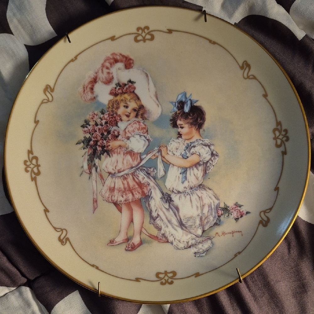 Charming Decorative Plate with Children Illustration
